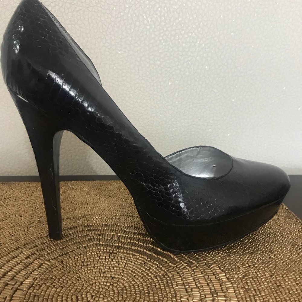 Guess Black Faux Snakeprint Pump